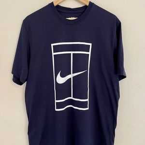 NikeFIT DRY LARGE TENNIS COURT TRAINING SHIRT